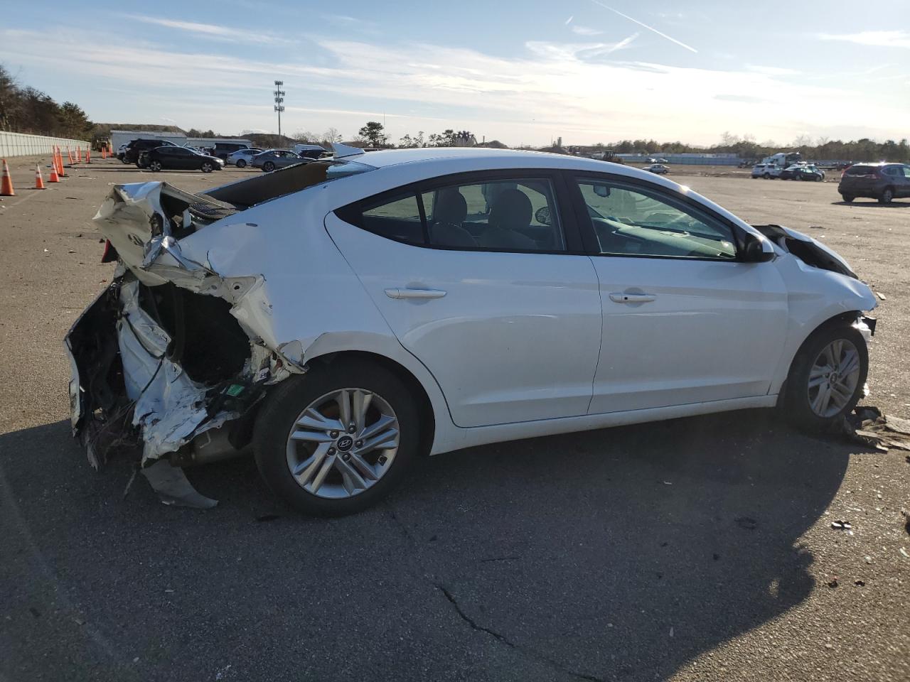 2020 Hyundai Elantra - Image 3