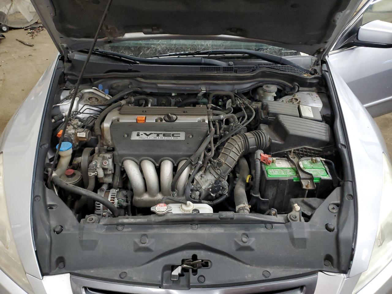 2004 Honda Accord - Image 13
