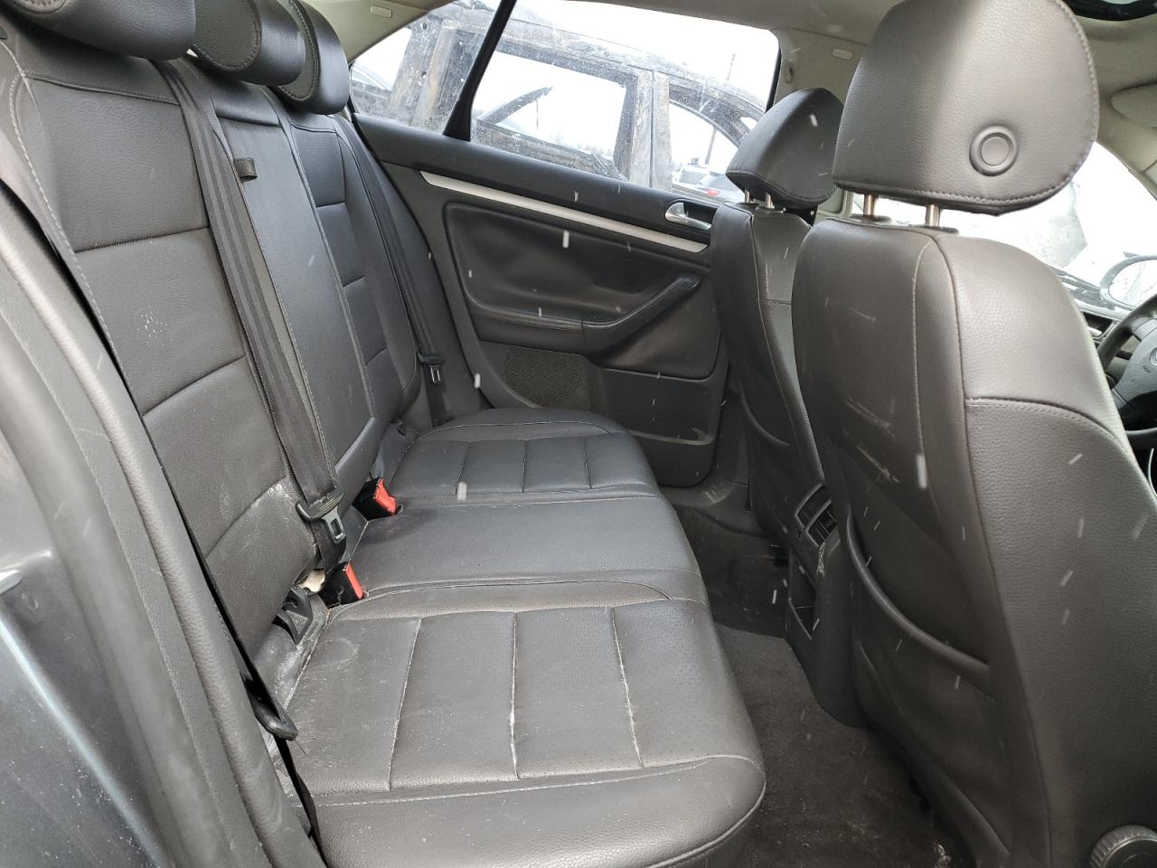 2006 Volkswagen Jetta - Image 10