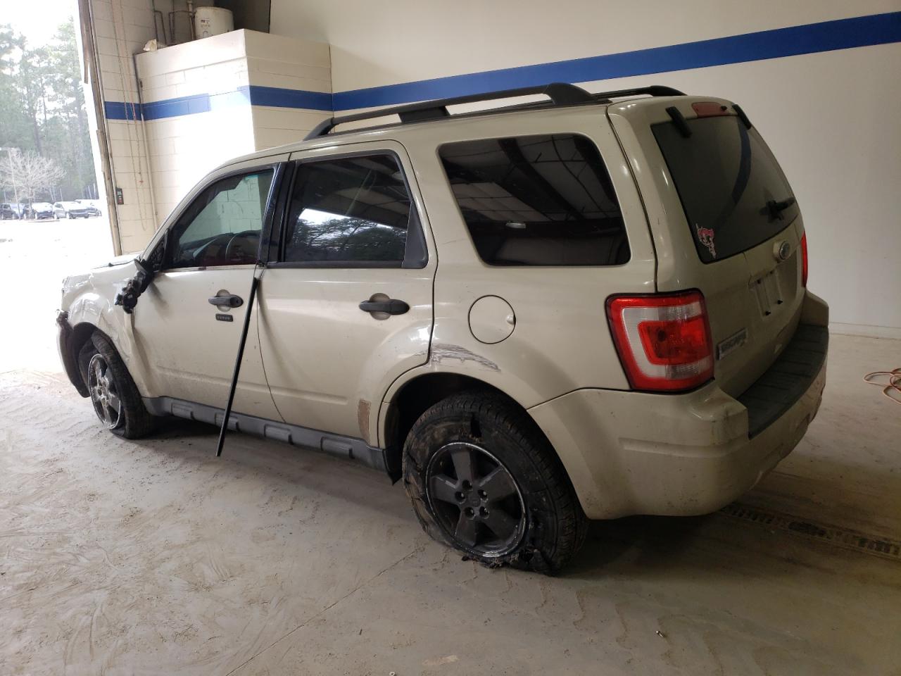 2010 Ford Escape - Image 2