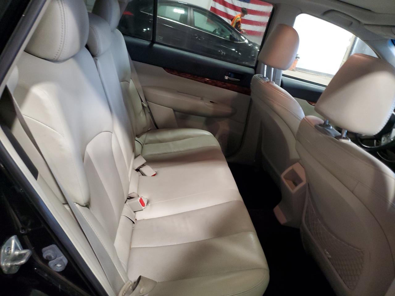 2011 Subaru Outback - Image 11
