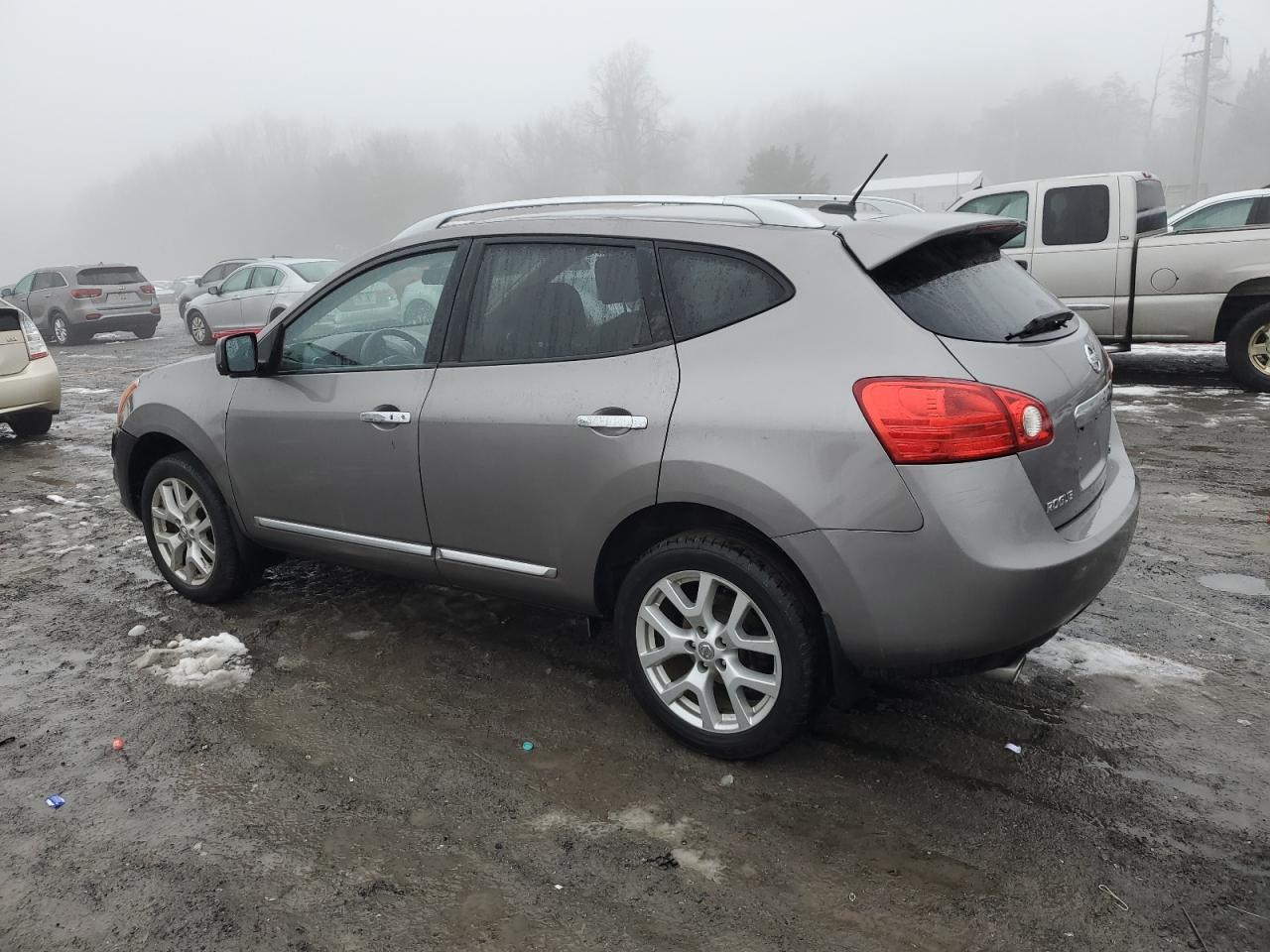 2013 Nissan Rogue - Image 2