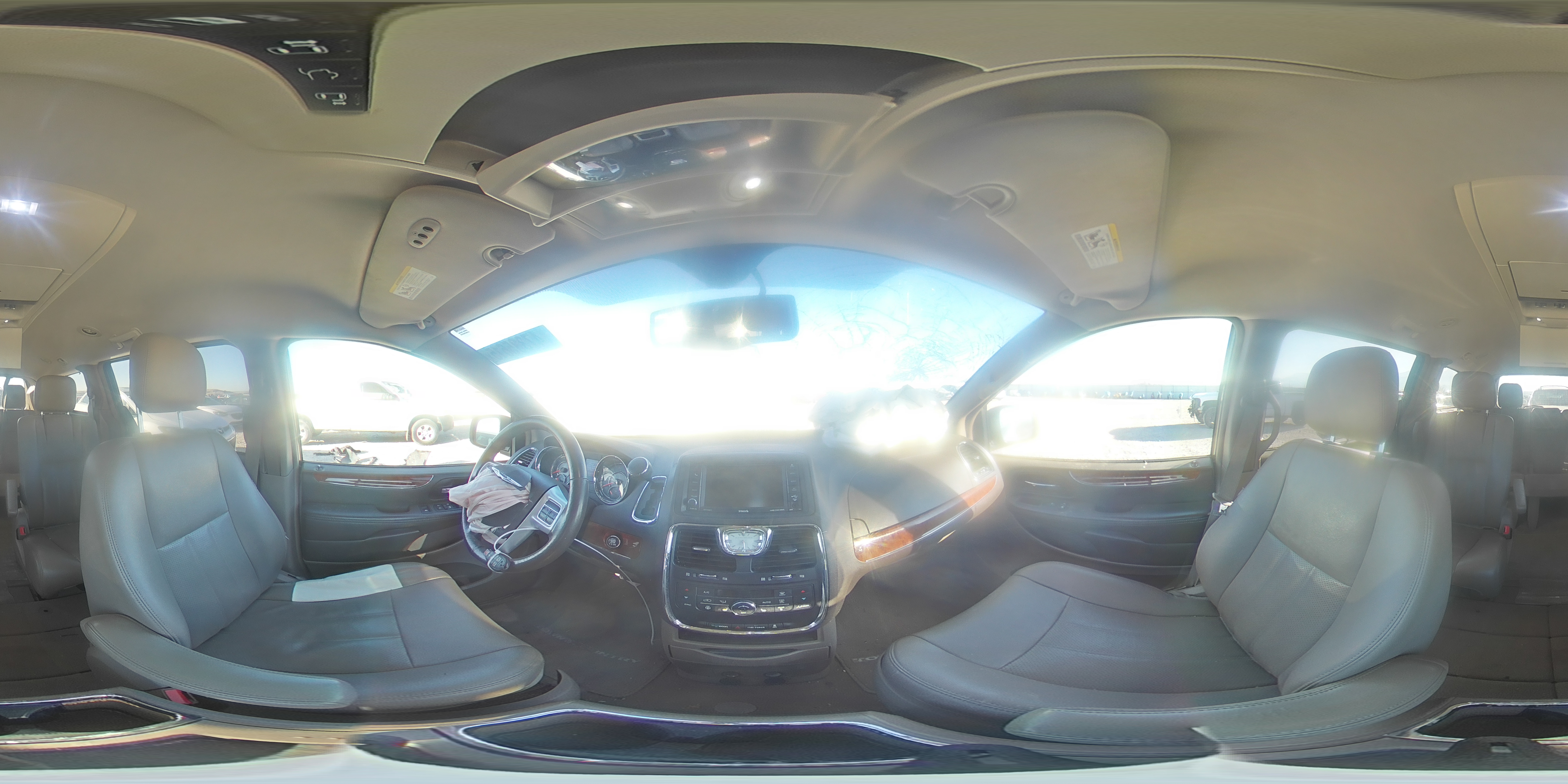 2015 Chrysler Town & Country - Image 13