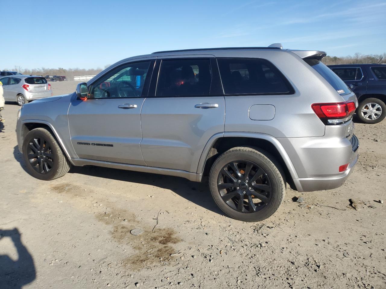 2018 Jeep Grand Cherokee - Image 2