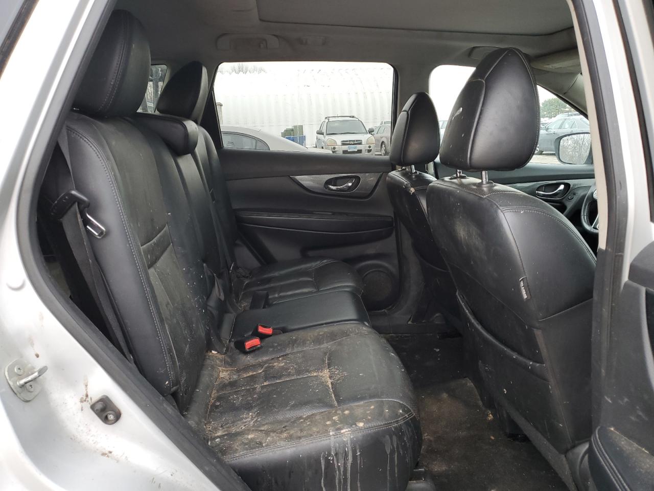 2015 Nissan Rogue - Image 11