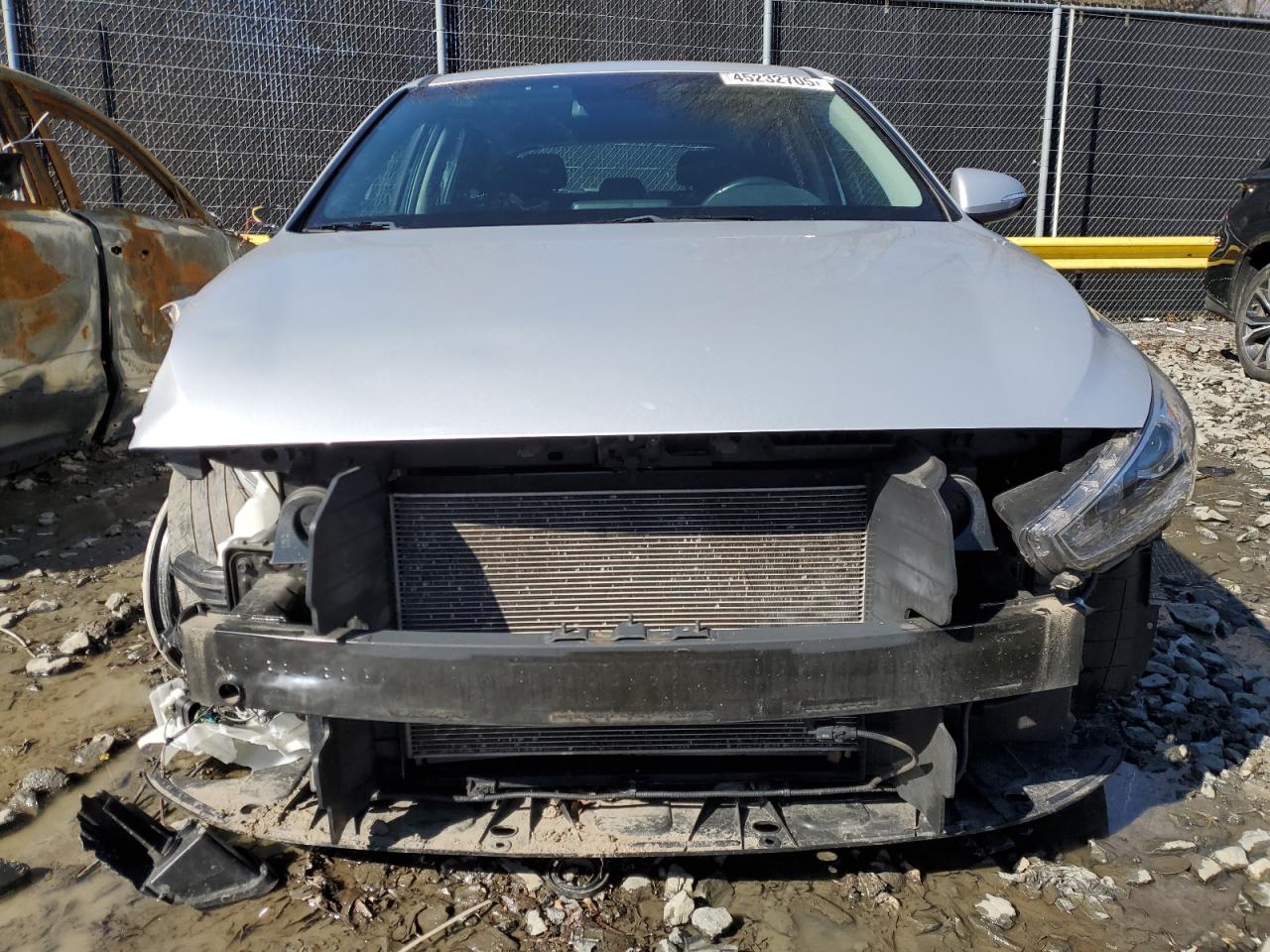 2018 Hyundai Elantra - Image 5