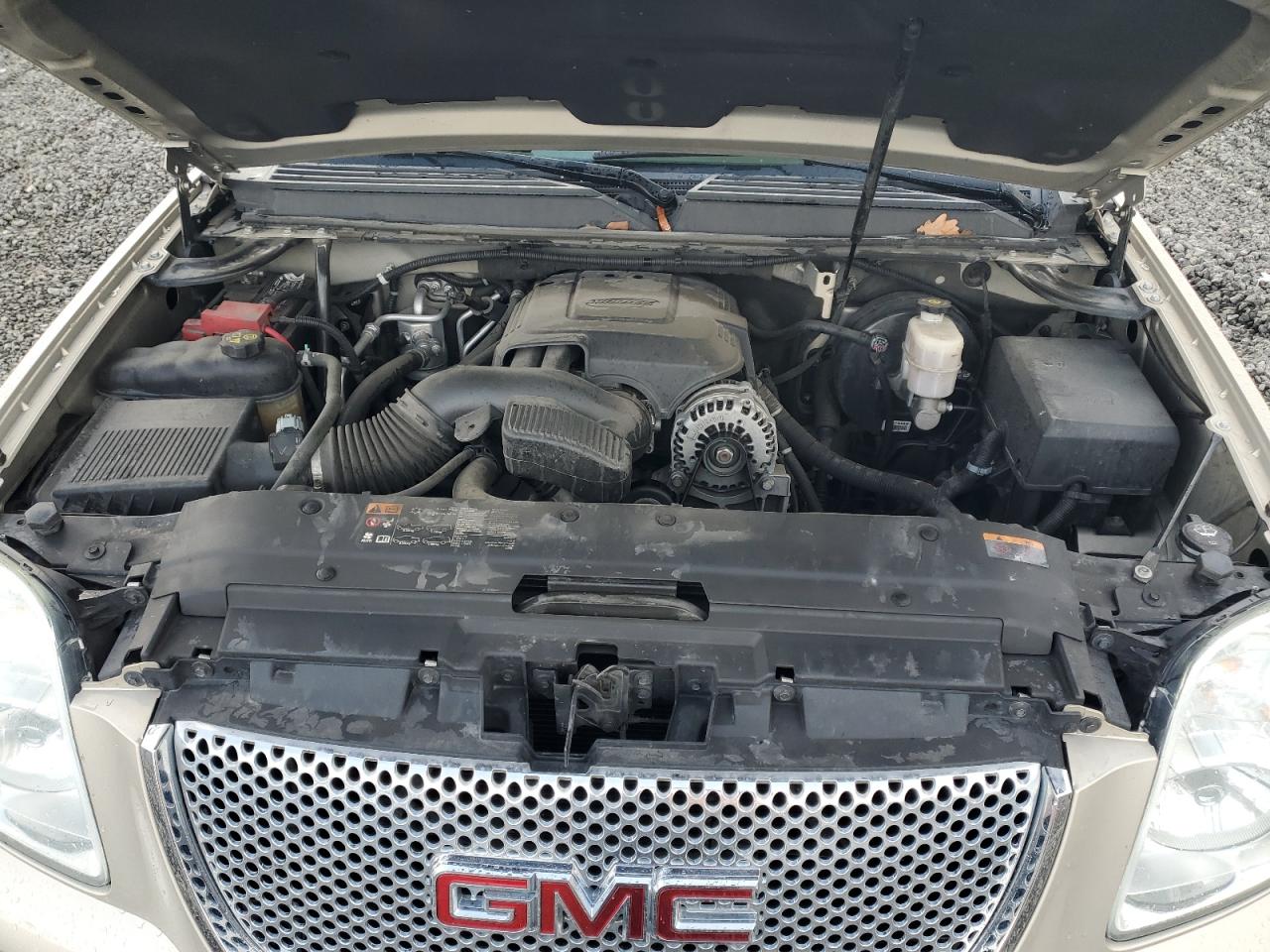 2011 GMC Yukon - Image 11