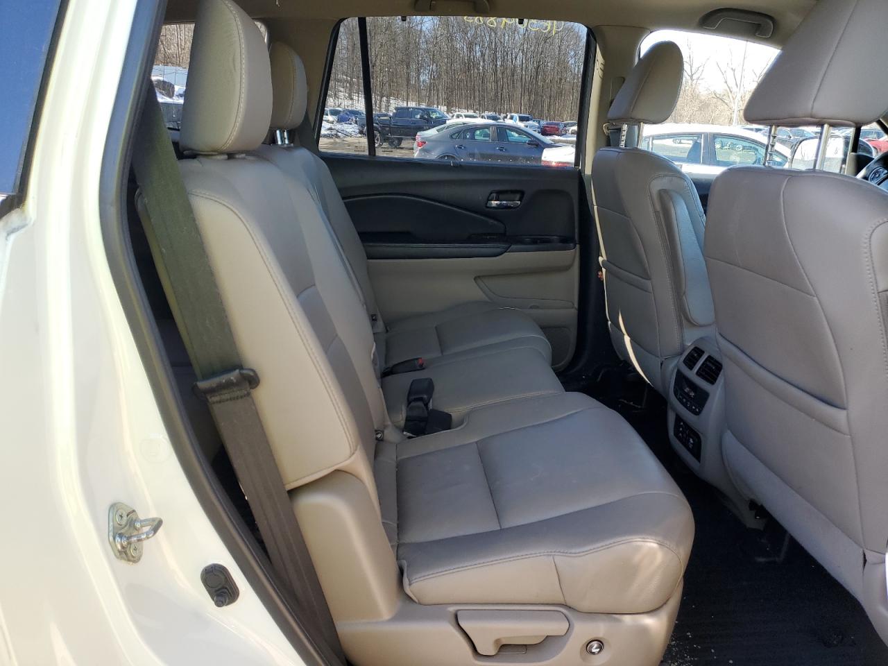 2017 Honda Pilot - Image 11