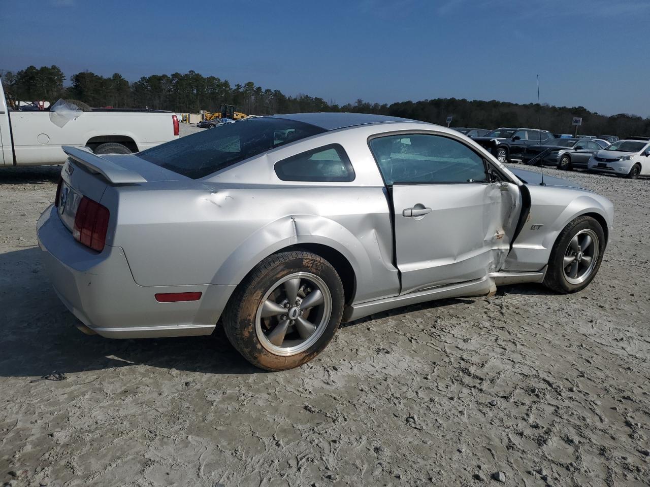 2005 Ford Mustang - Image 3
