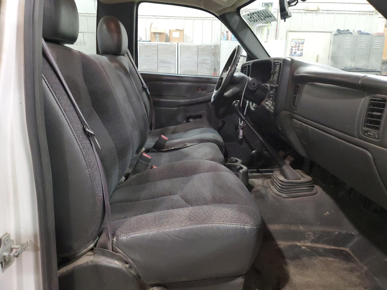 2005 Chevrolet Silverado - Image 10