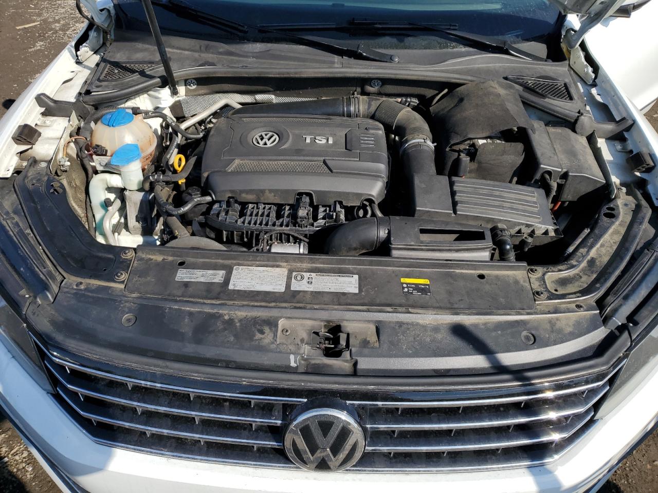 2016 Volkswagen Passat - Image 11
