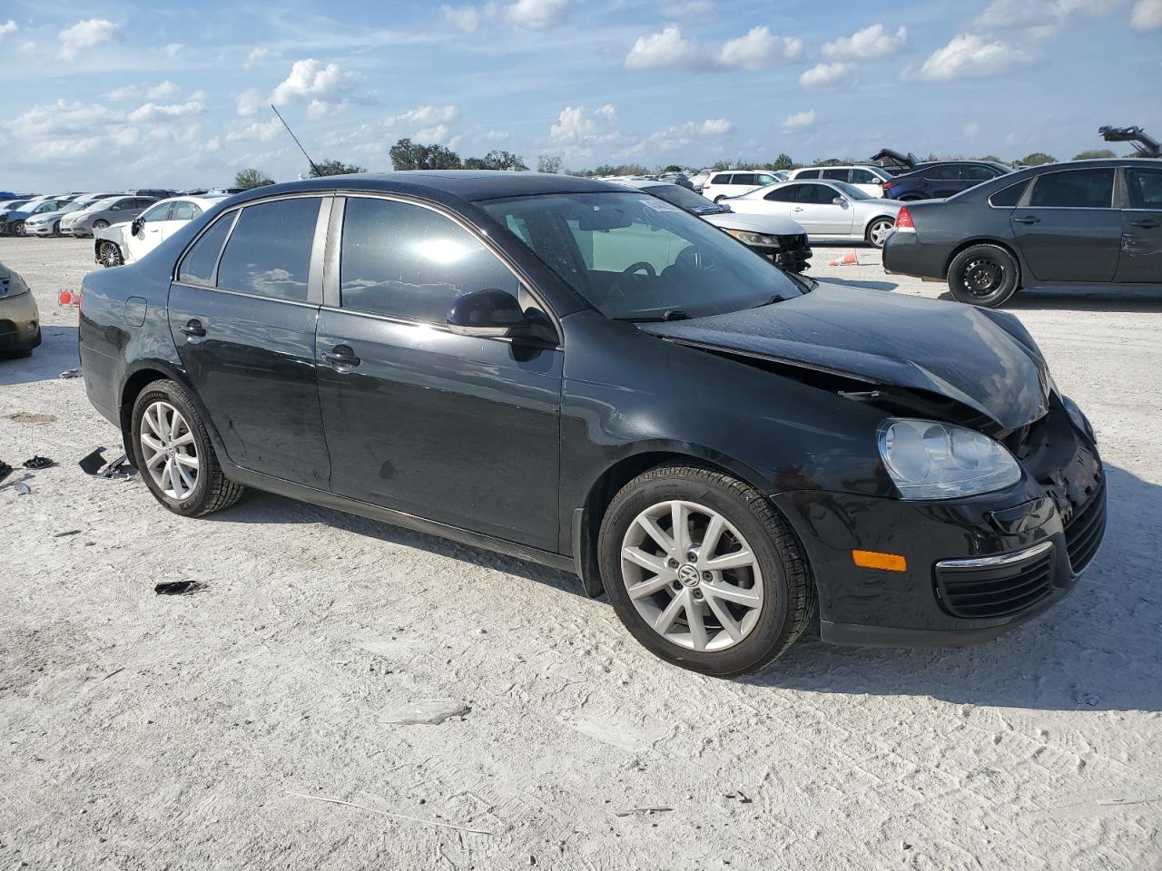 2010 Volkswagen Jetta - Image 4