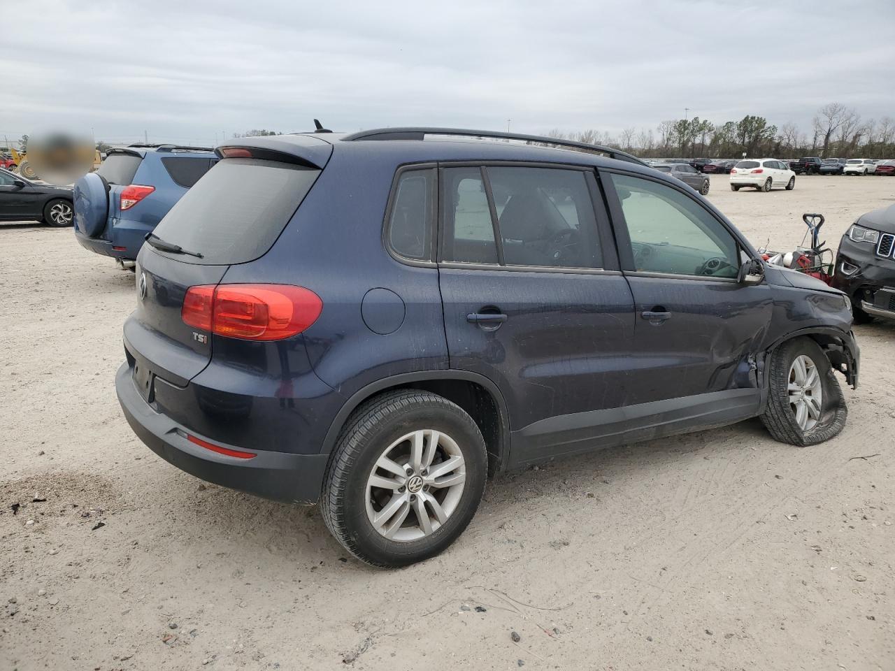 2016 Volkswagen Tiguan - Image 3