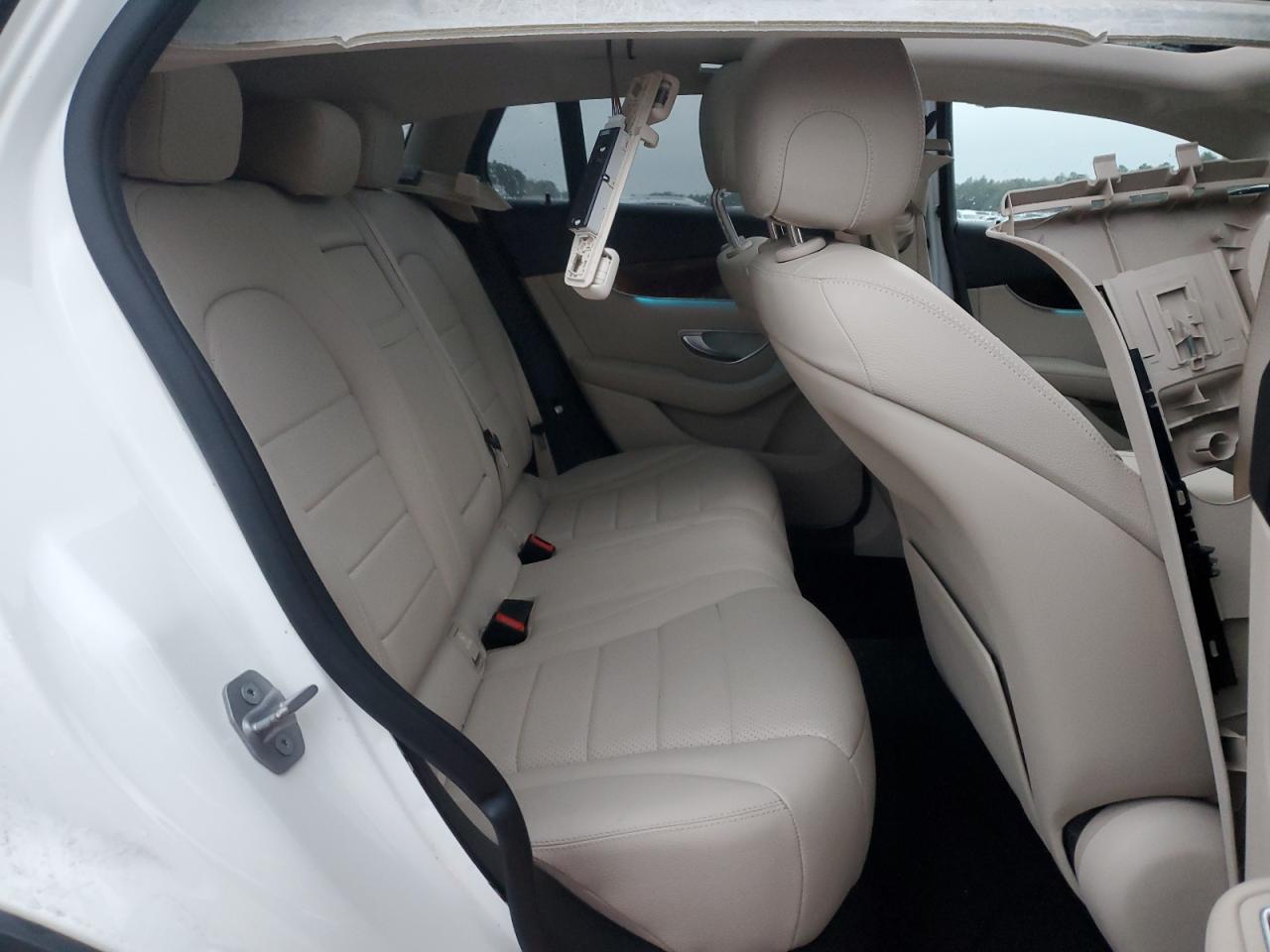2017 Mercedes-Benz GLC - Image 11