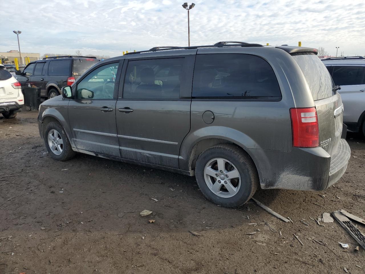 2010 Dodge Caravan - Image 2