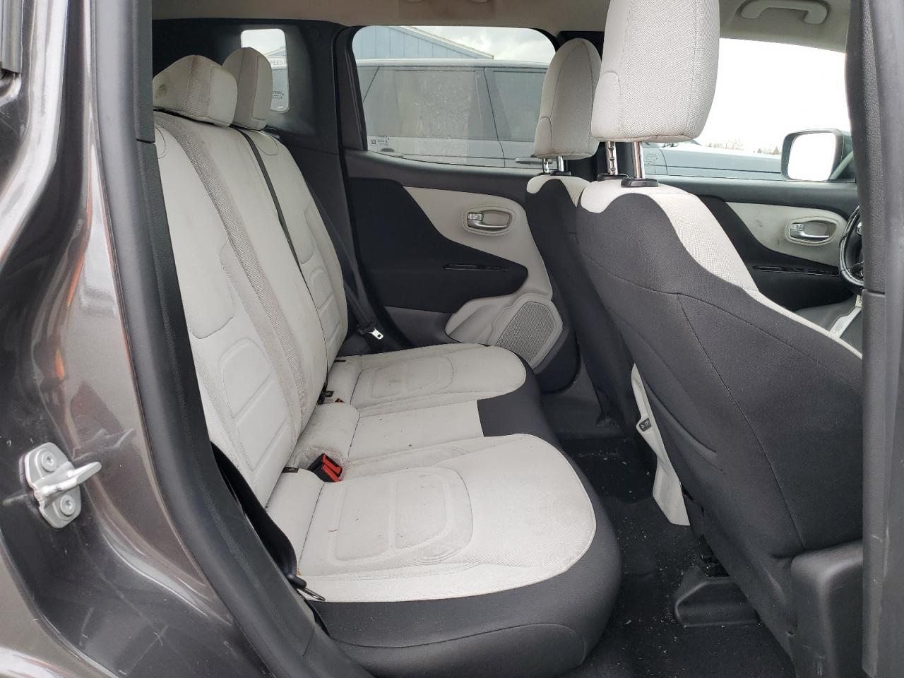 2020 Jeep Renegade - Image 11