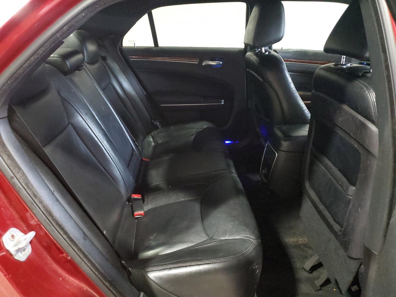 2012 Chrysler 300 - Image 11