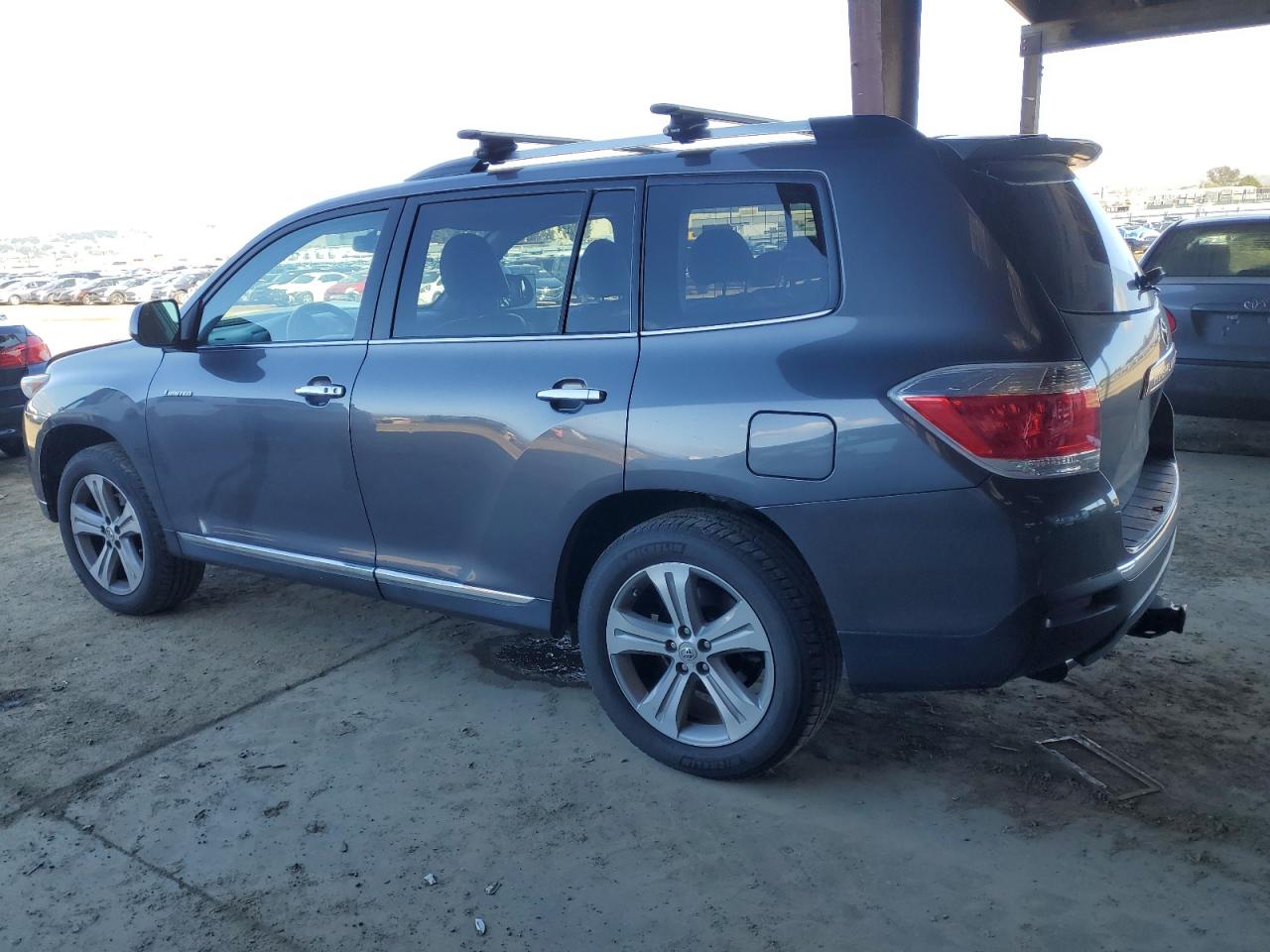 2012 Toyota Highlander - Image 2