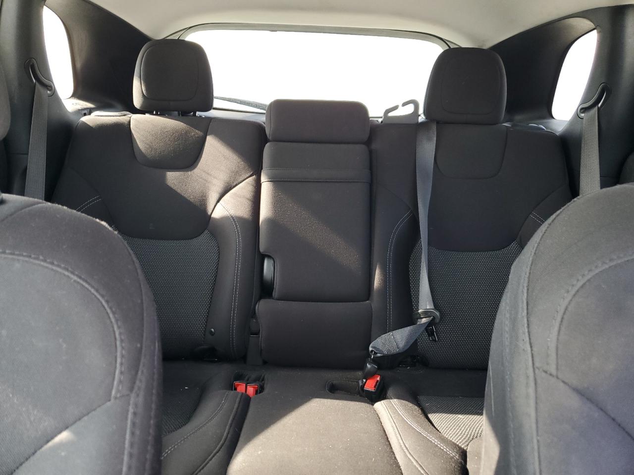 2019 Jeep Grand Cherokee - Image 10