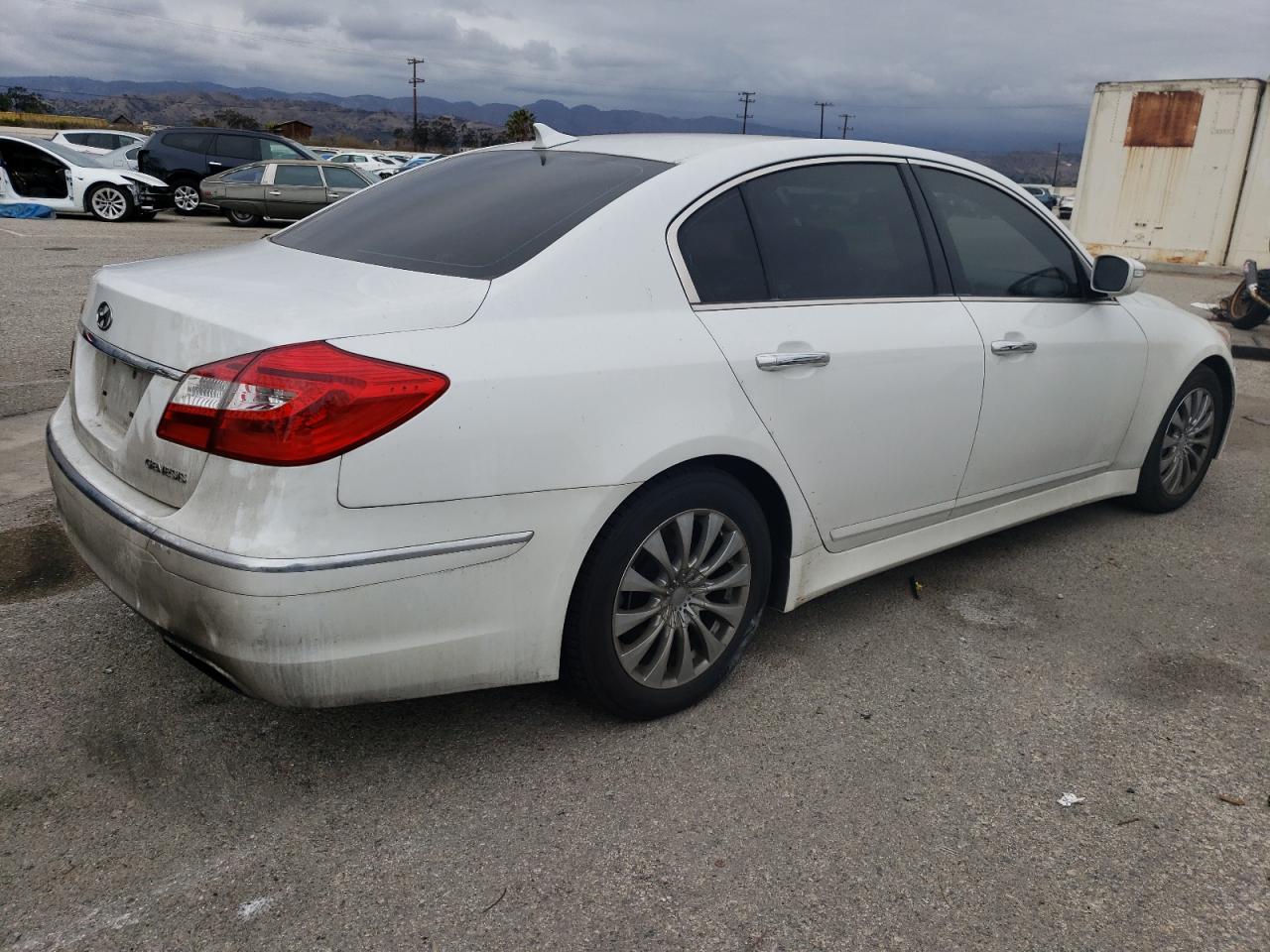 2013 Hyundai Genesis - Image 3