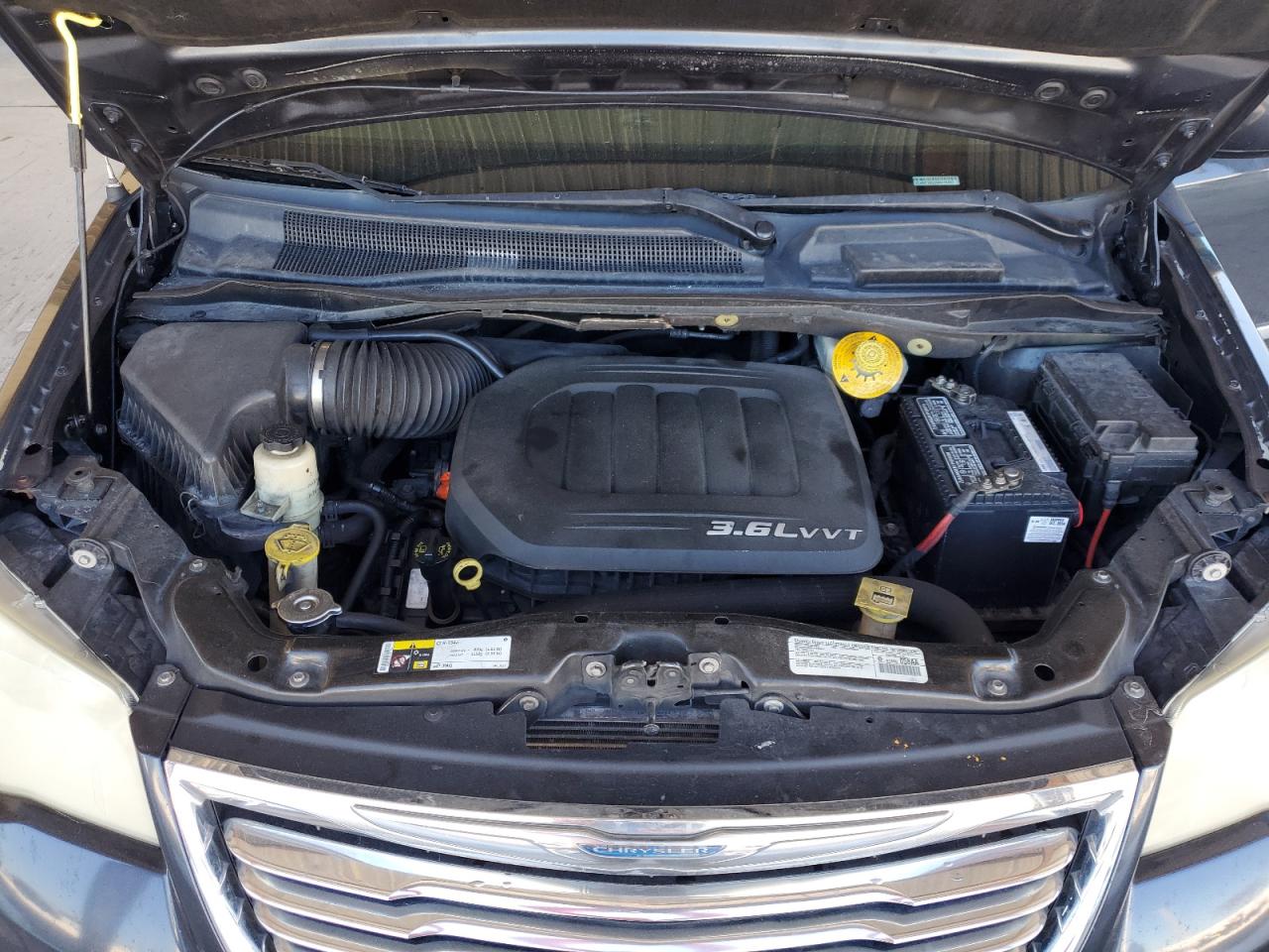 2014 Chrysler Town & Country - Image 11