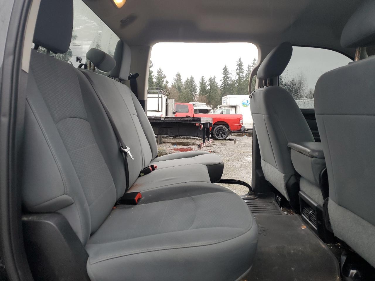 2015 RAM 3500 - Image 10