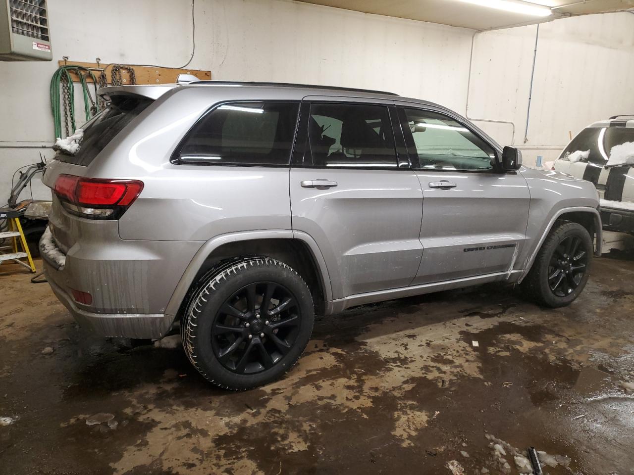 2020 Jeep Grand Cherokee - Image 3