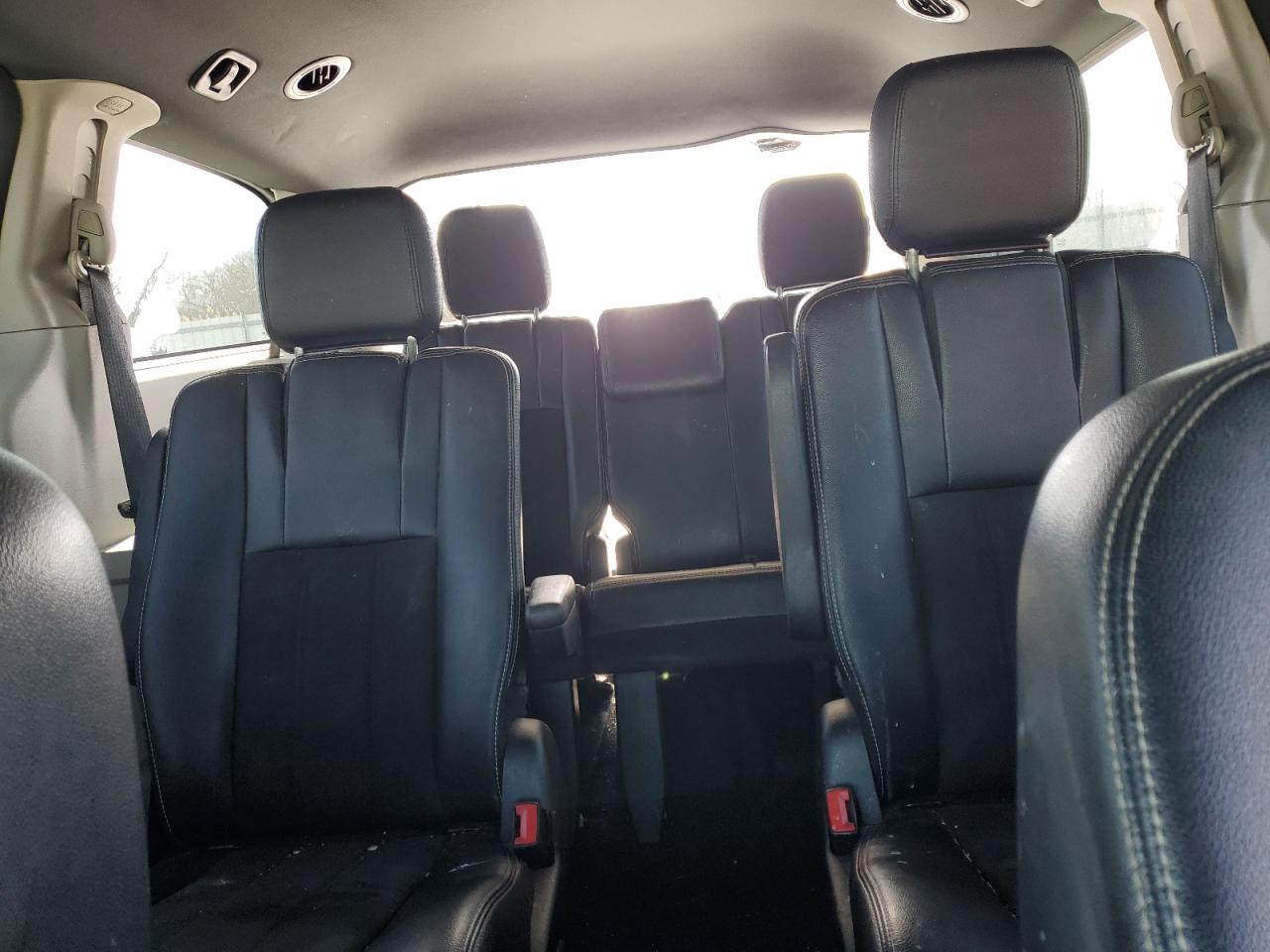 2019 Dodge Caravan - Image 10