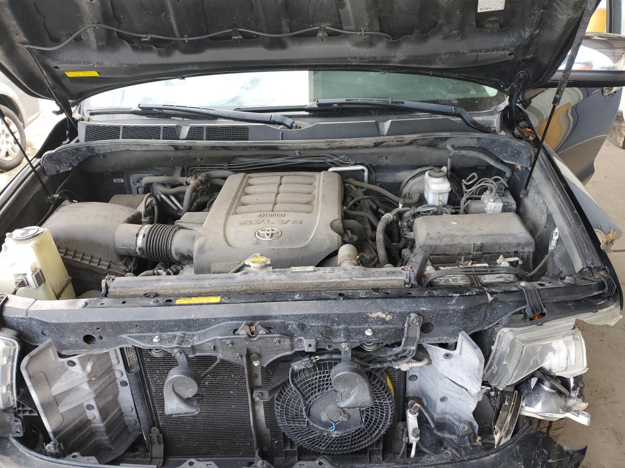 2014 Toyota Sequoia - Image 12