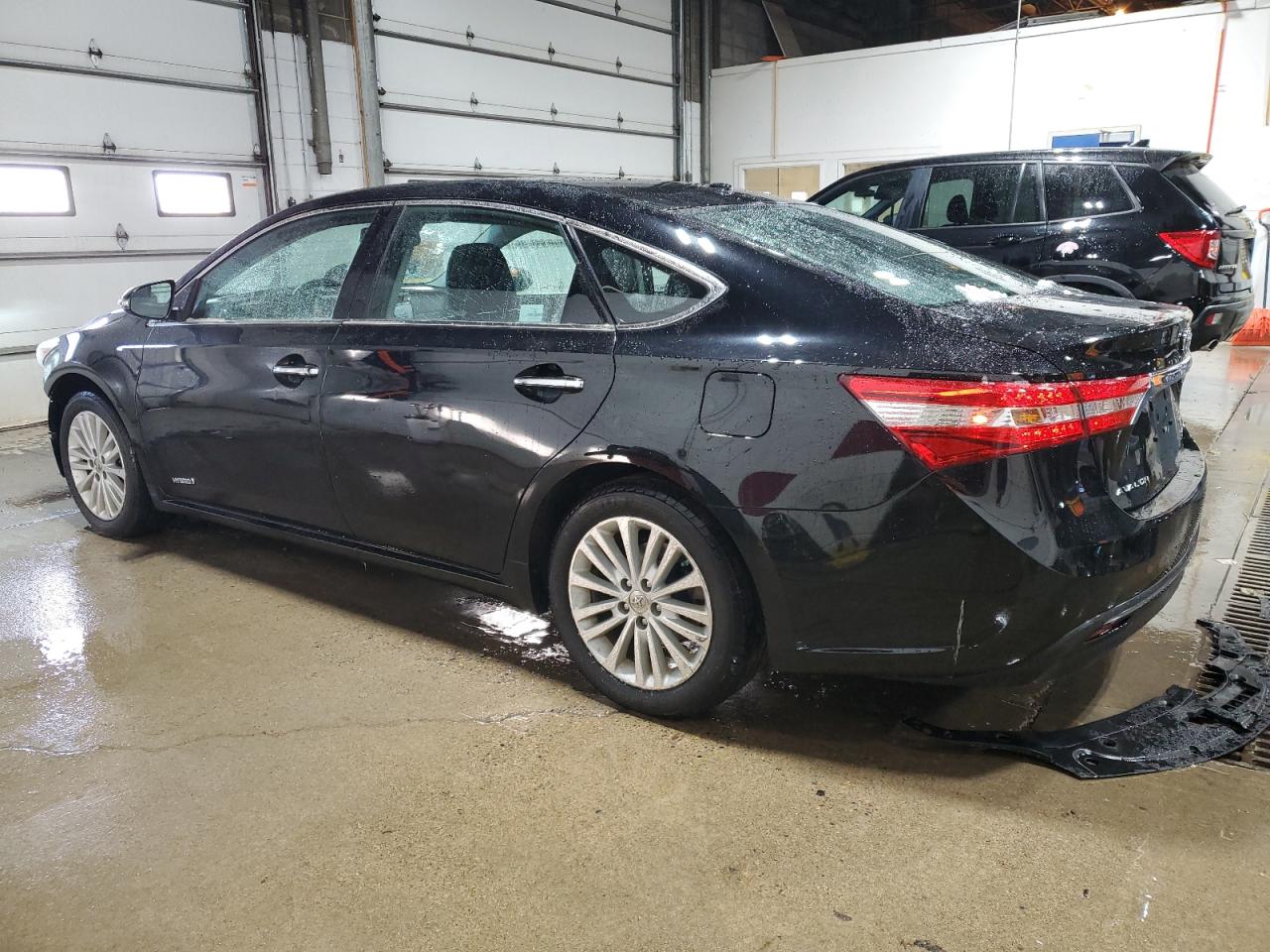 2013 Toyota Avalon - Image 2