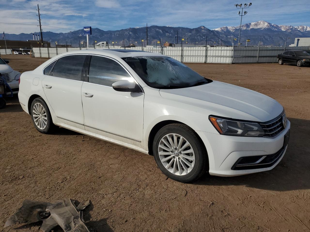 2017 Volkswagen Passat - Image 4