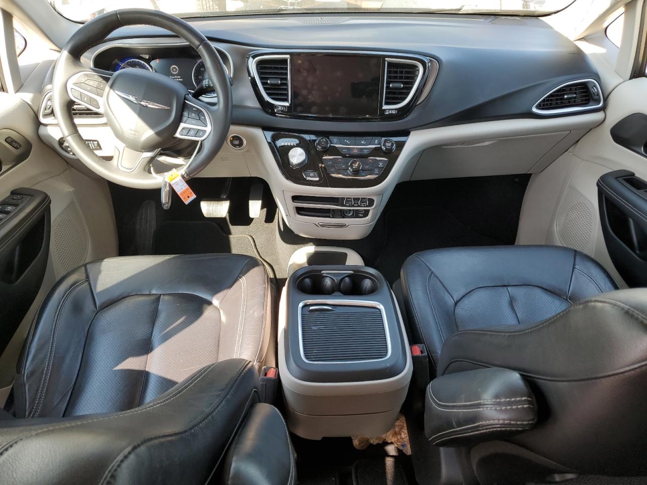 2022 Chrysler Pacifica - Image 8