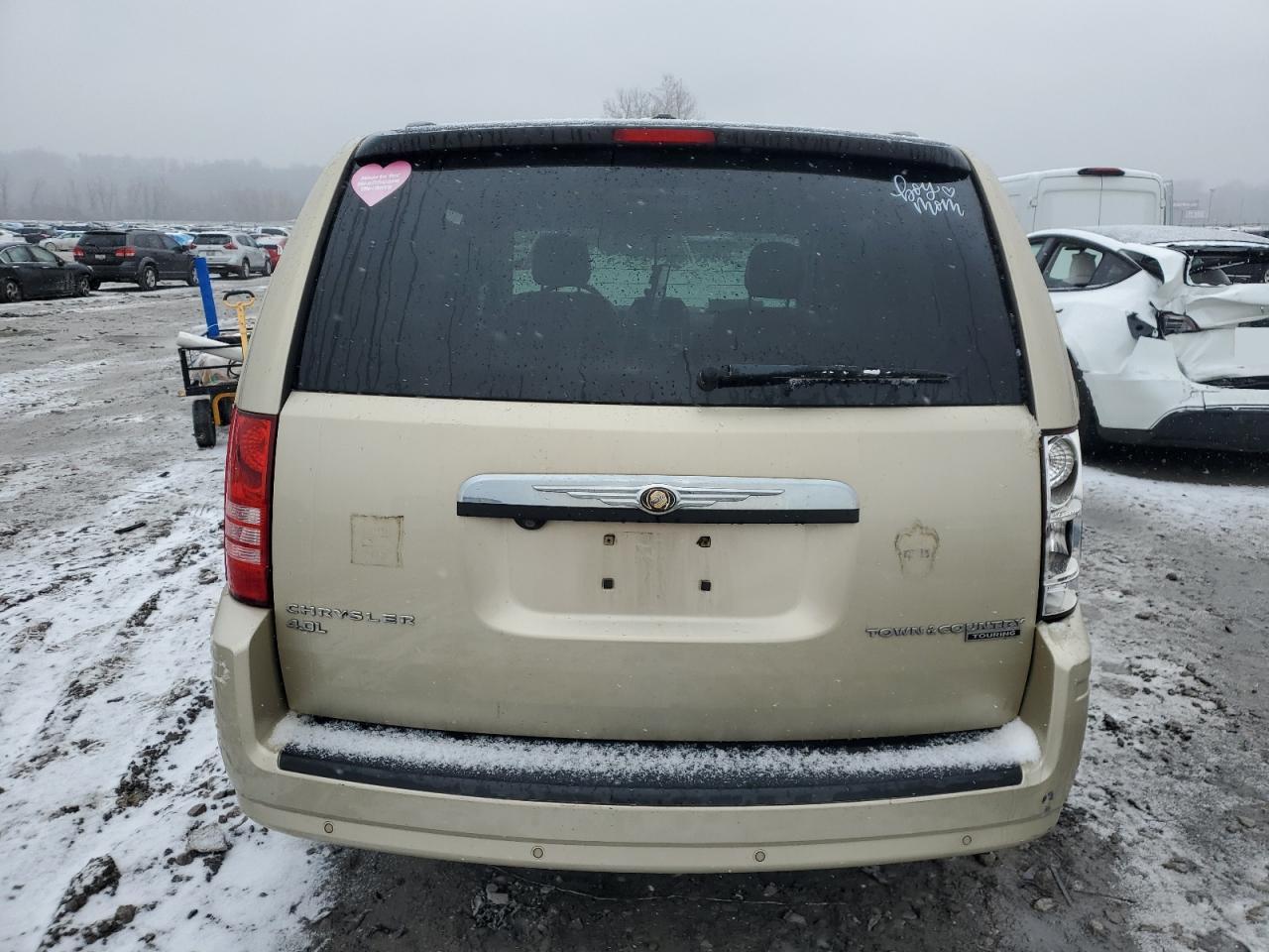 2010 Chrysler Town & Country - Image 6