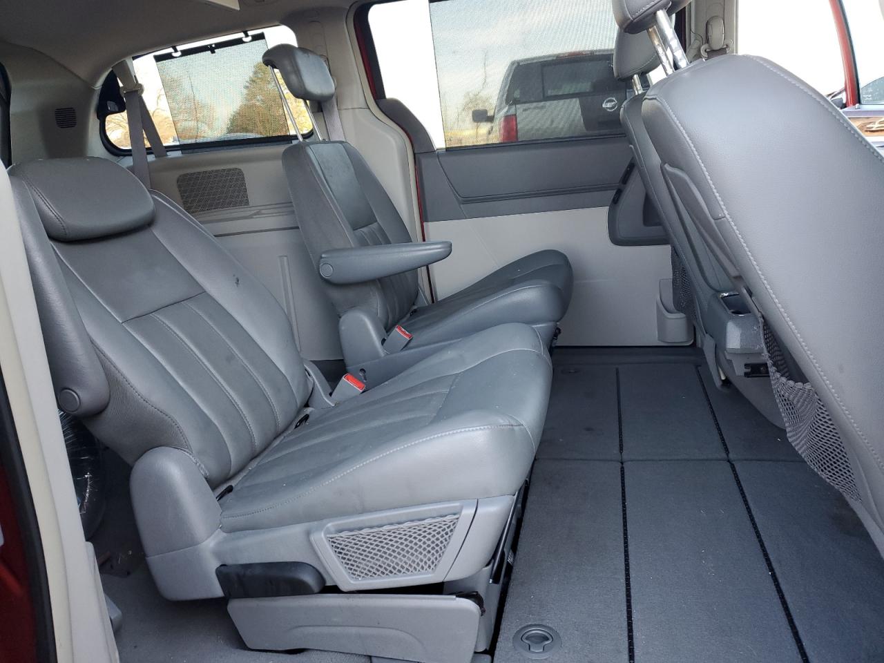 2010 Chrysler Town & Country - Image 11