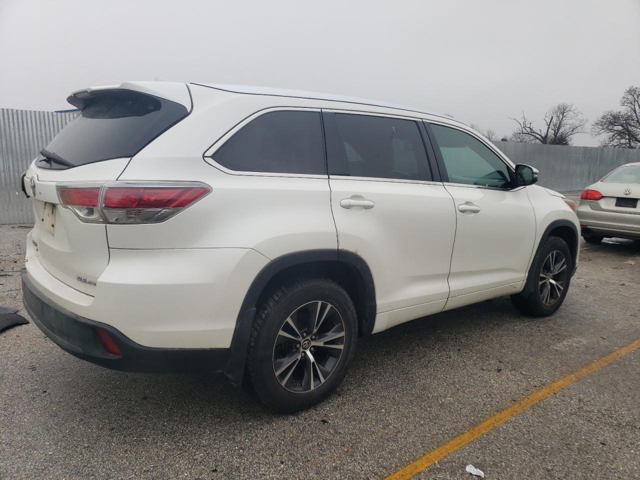 2016 Toyota Highlander - Image 3