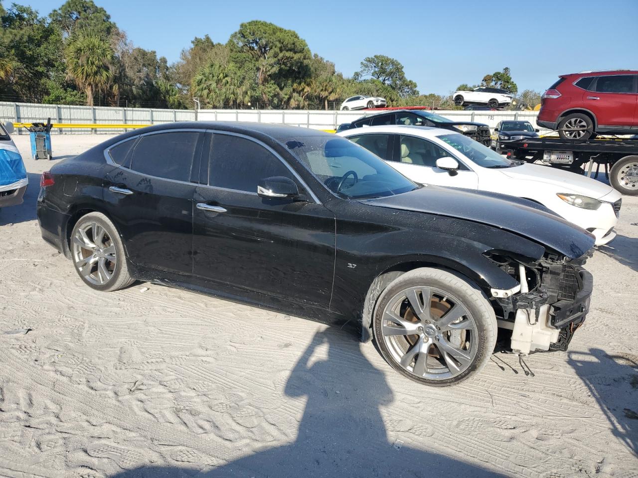 2015 Infiniti Q70 - Image 4