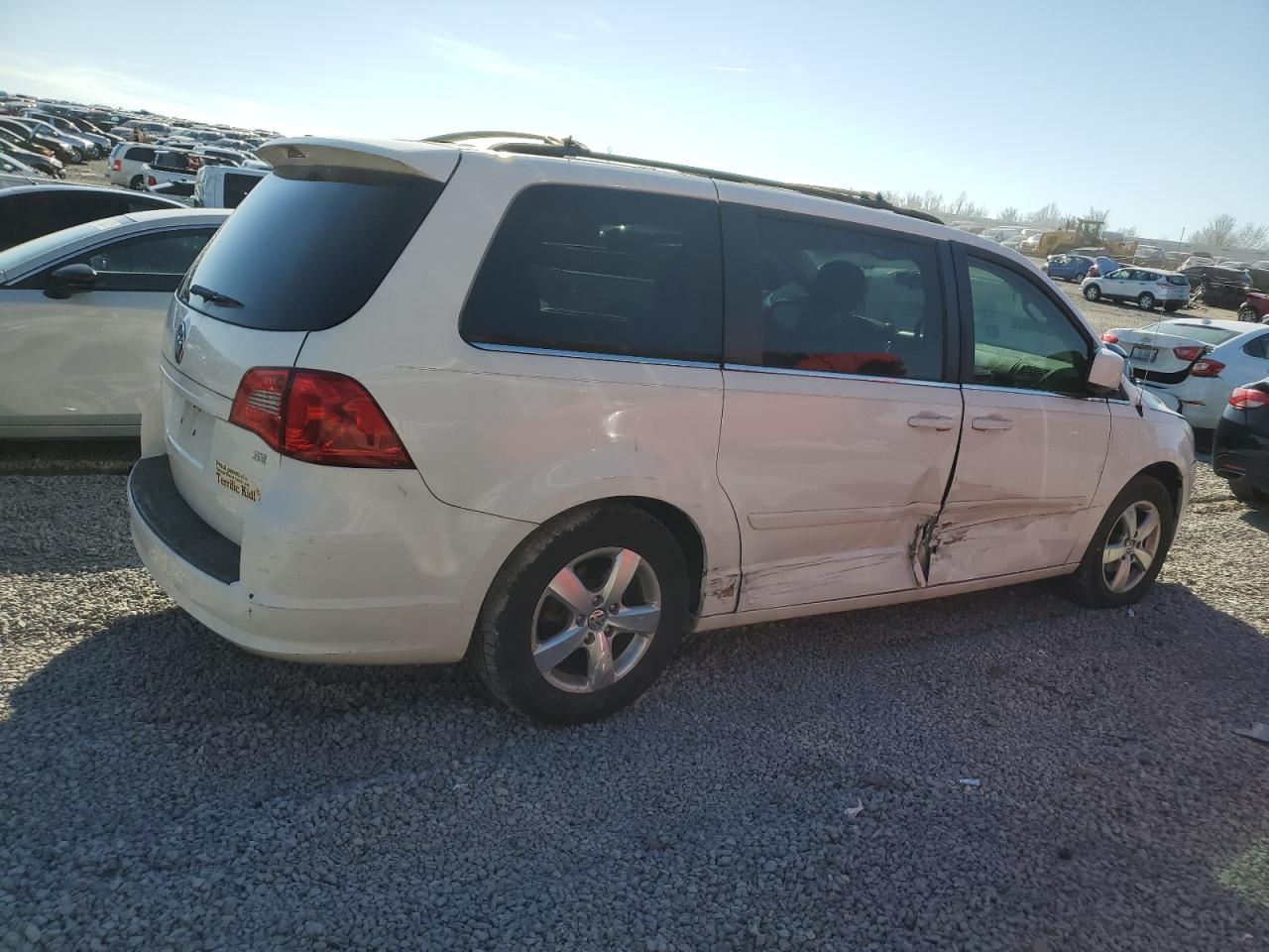2009 Volkswagen Routan - Image 3
