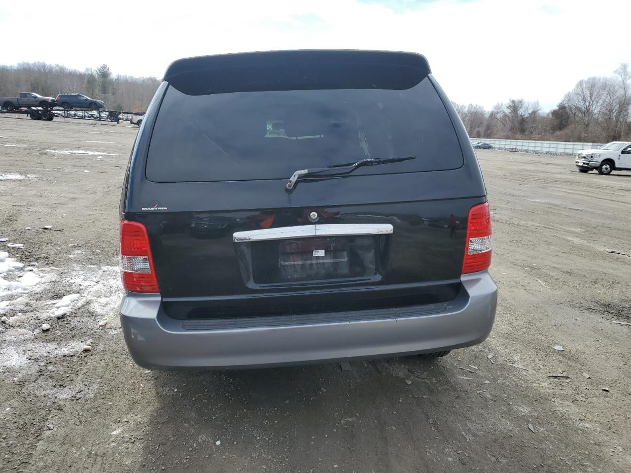 2003 Kia Sedona - Image 6