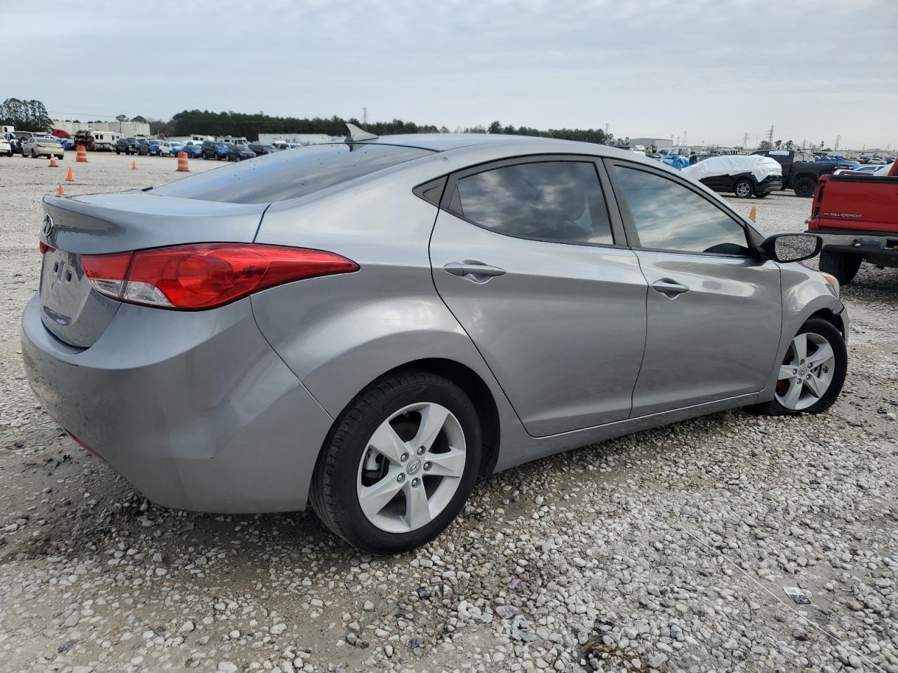 2013 Hyundai Elantra - Image 3
