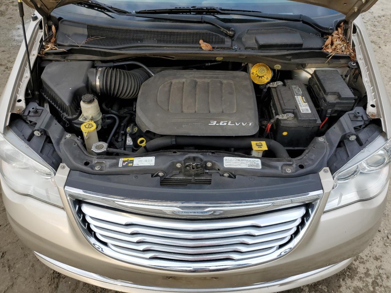 2015 Chrysler Town & Country - Image 12