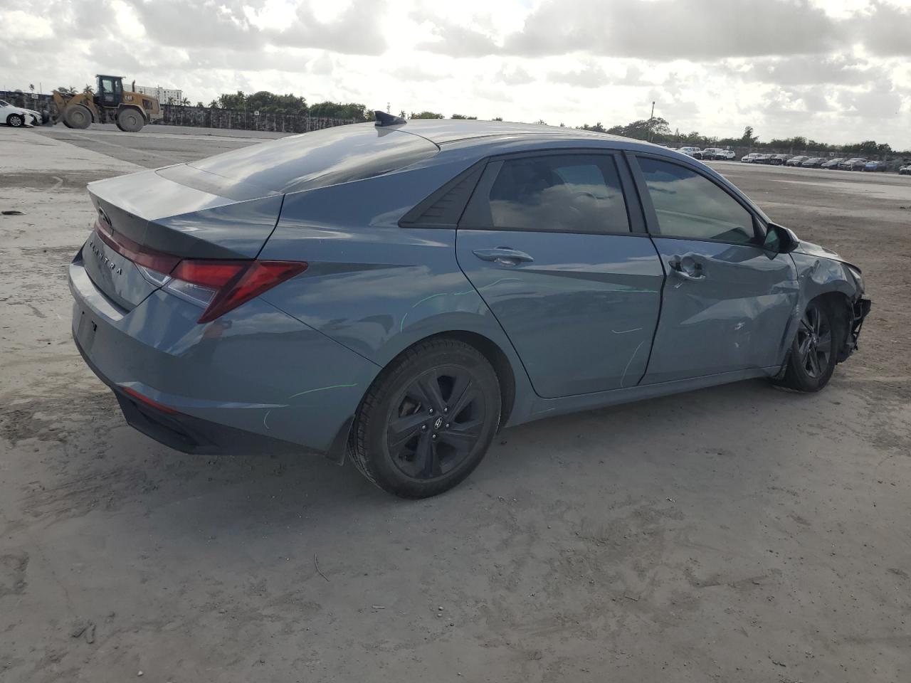 2022 Hyundai Elantra - Image 3