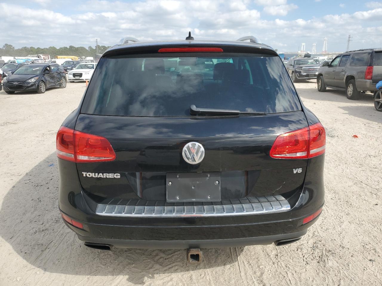 2014 Volkswagen Touareg - Image 6