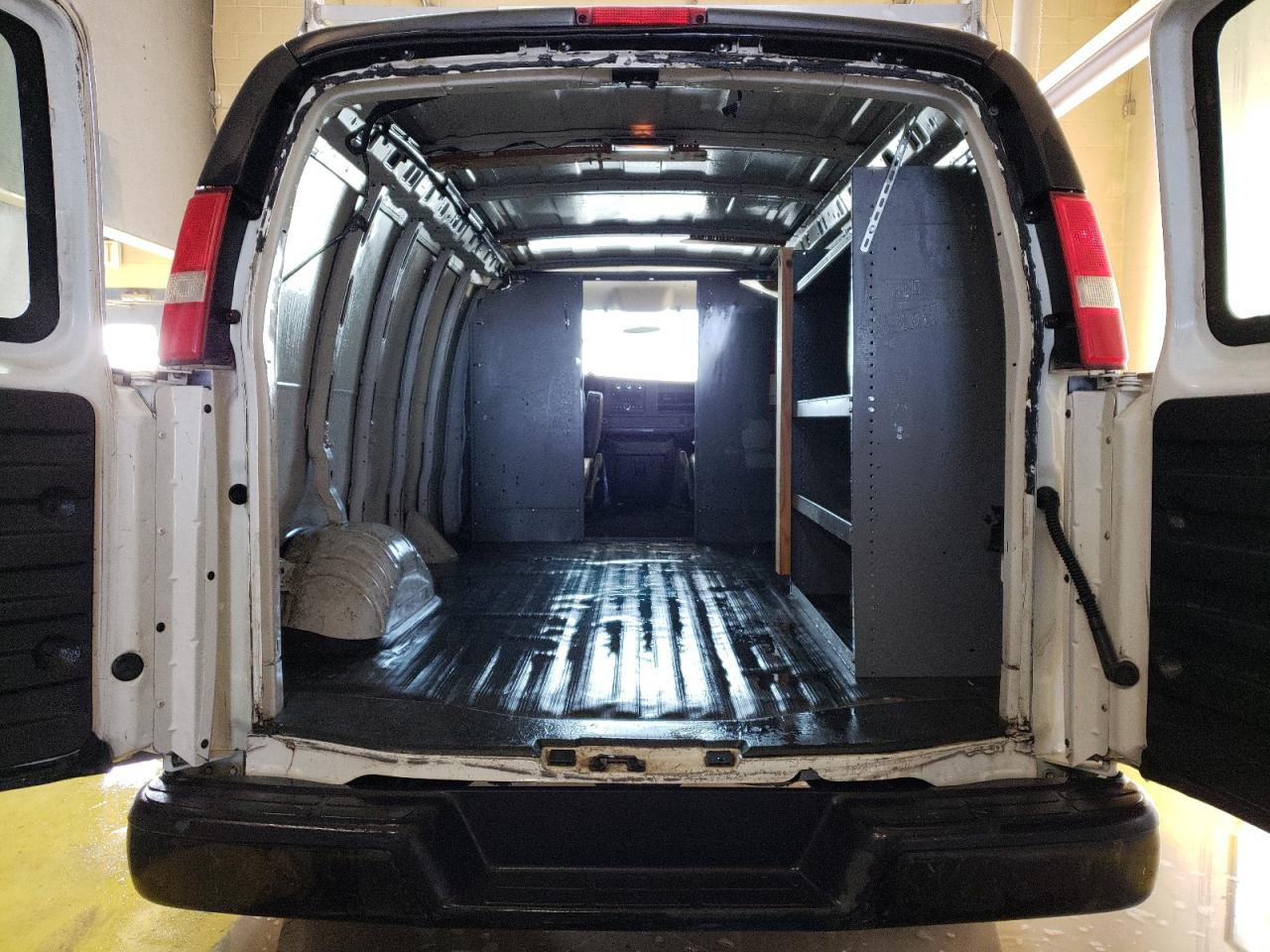 2014 Chevrolet Express - Image 10