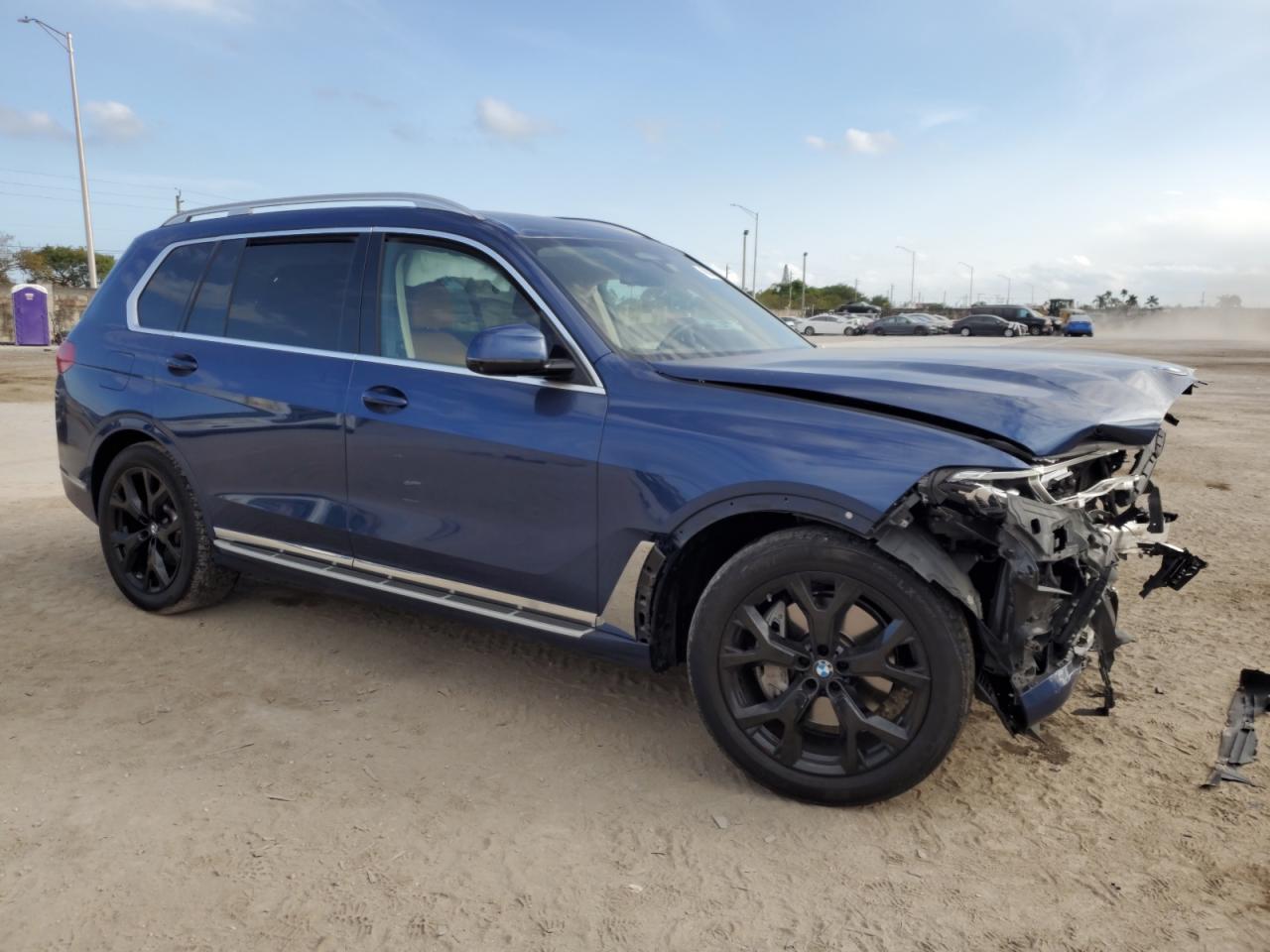 2022 BMW X7 - Image 4
