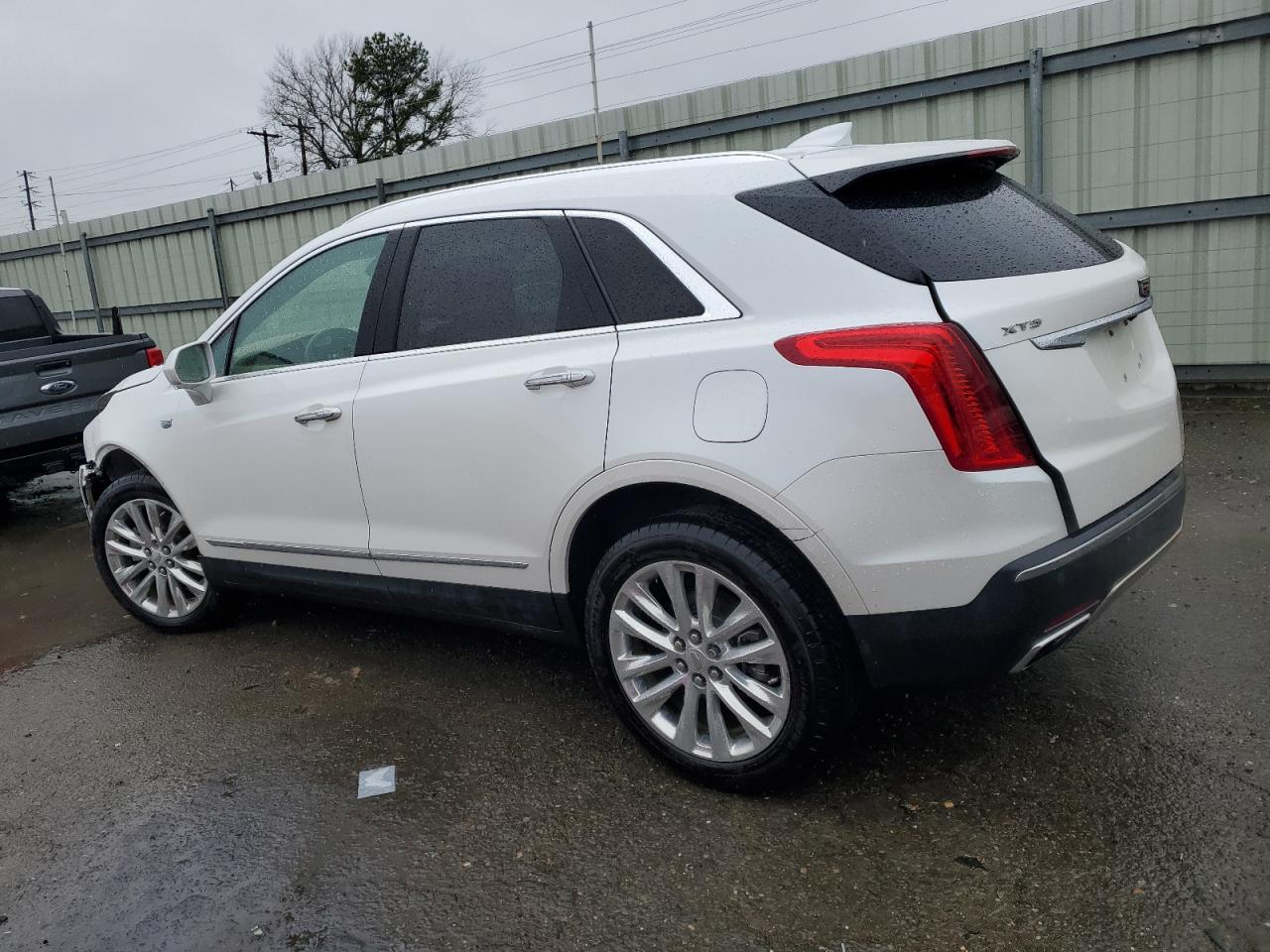 2017 Cadillac XT5 - Image 2