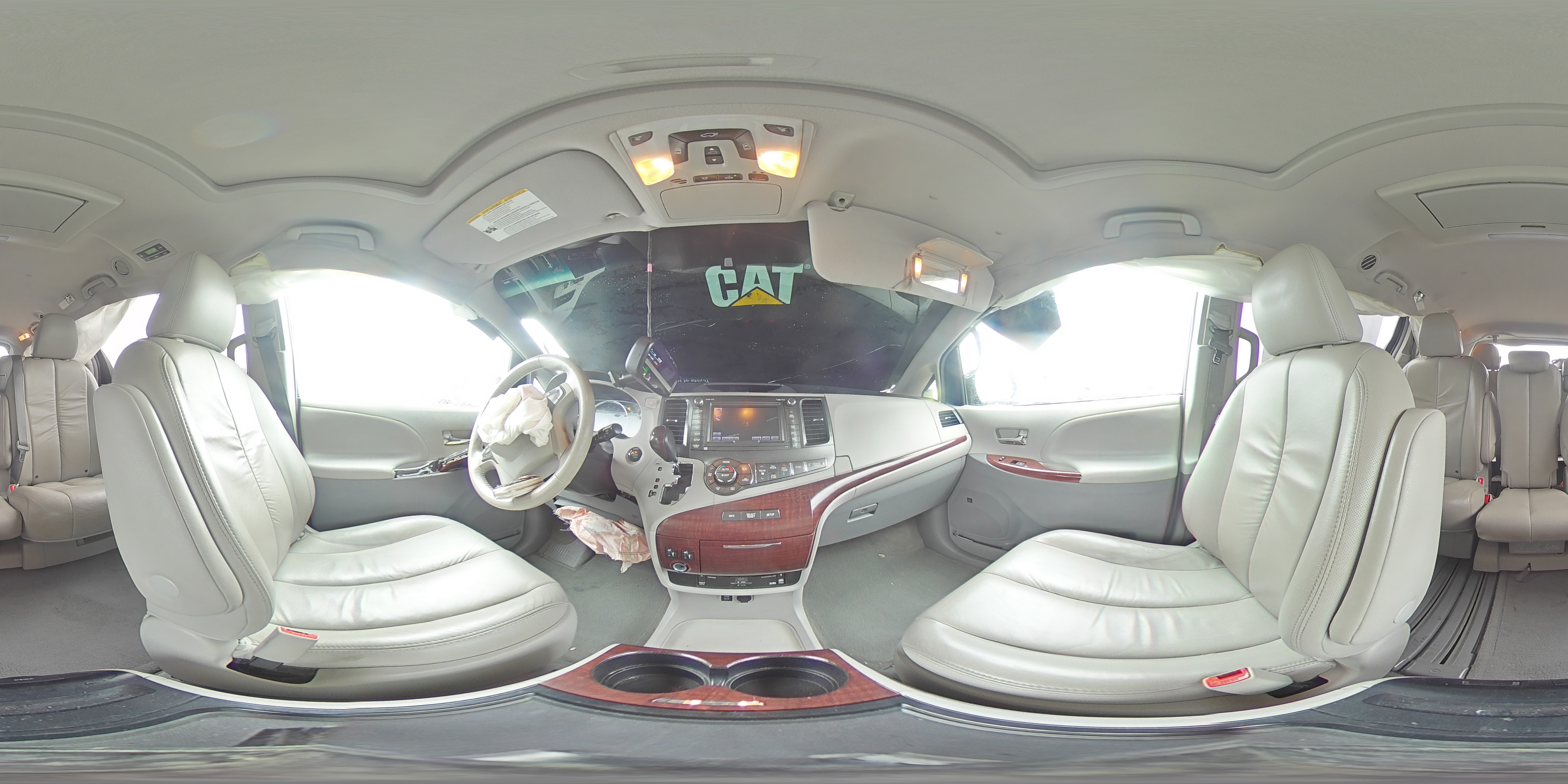 2012 Toyota Sienna - Image 13