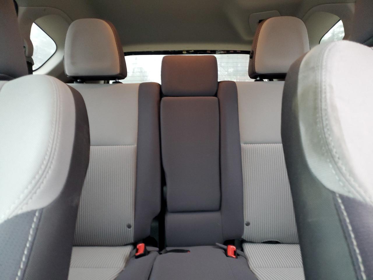 2015 Toyota RAV 4 - Image 10