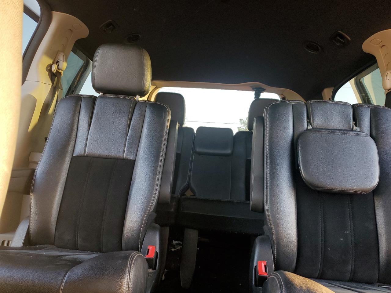 2018 Dodge Caravan - Image 10