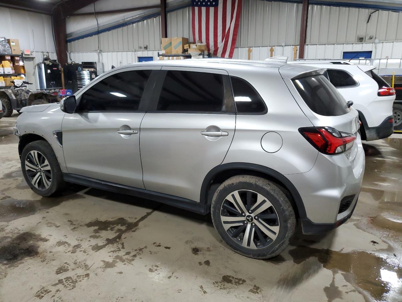2020 Mitsubishi Outlander - Image 2