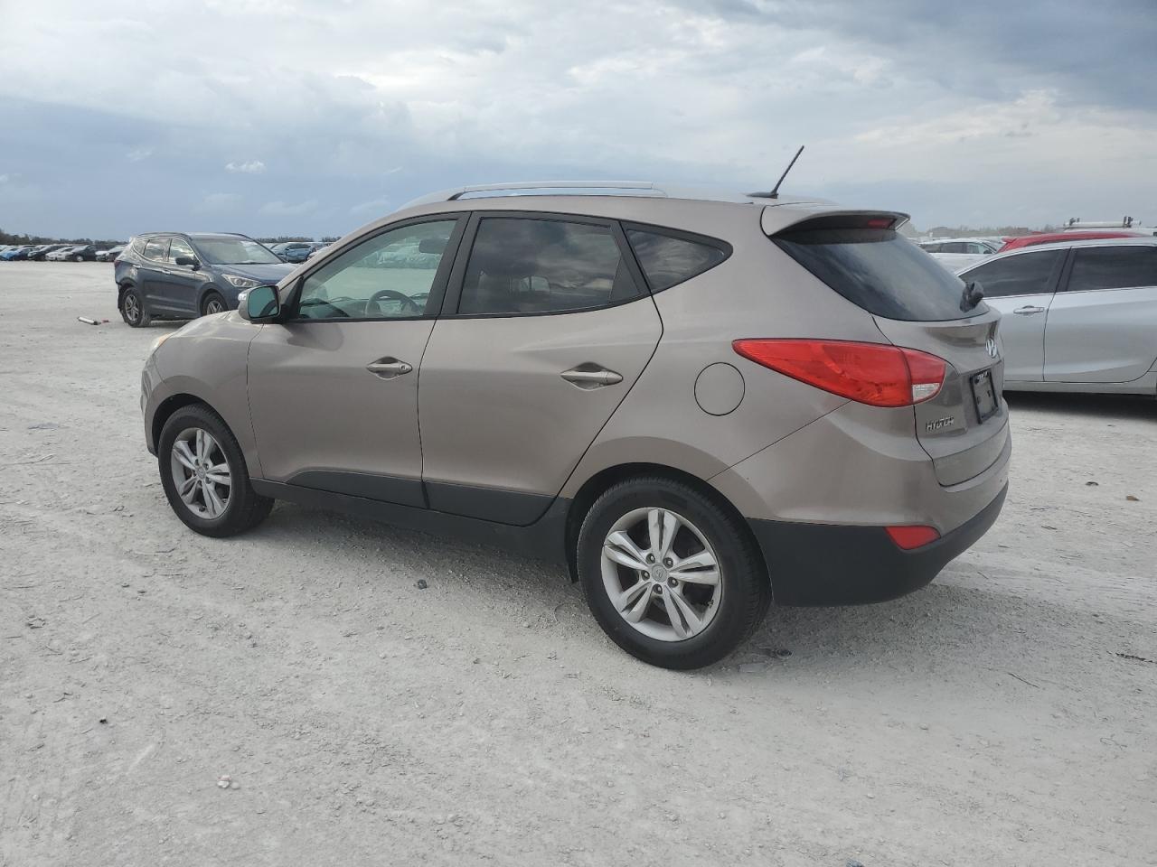 2012 Hyundai Tucson - Image 2